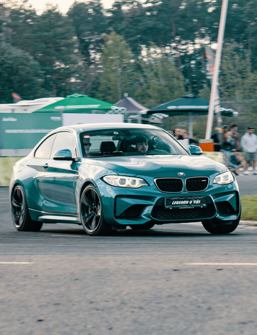 Zážitková jízda na závodním okruhu v BMW